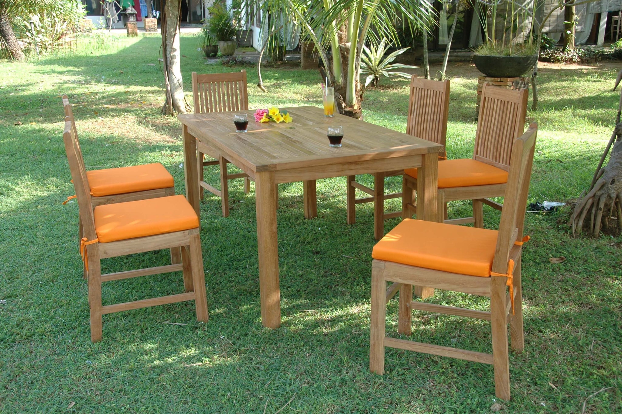Montage Saratoga Outdoor Dining Set