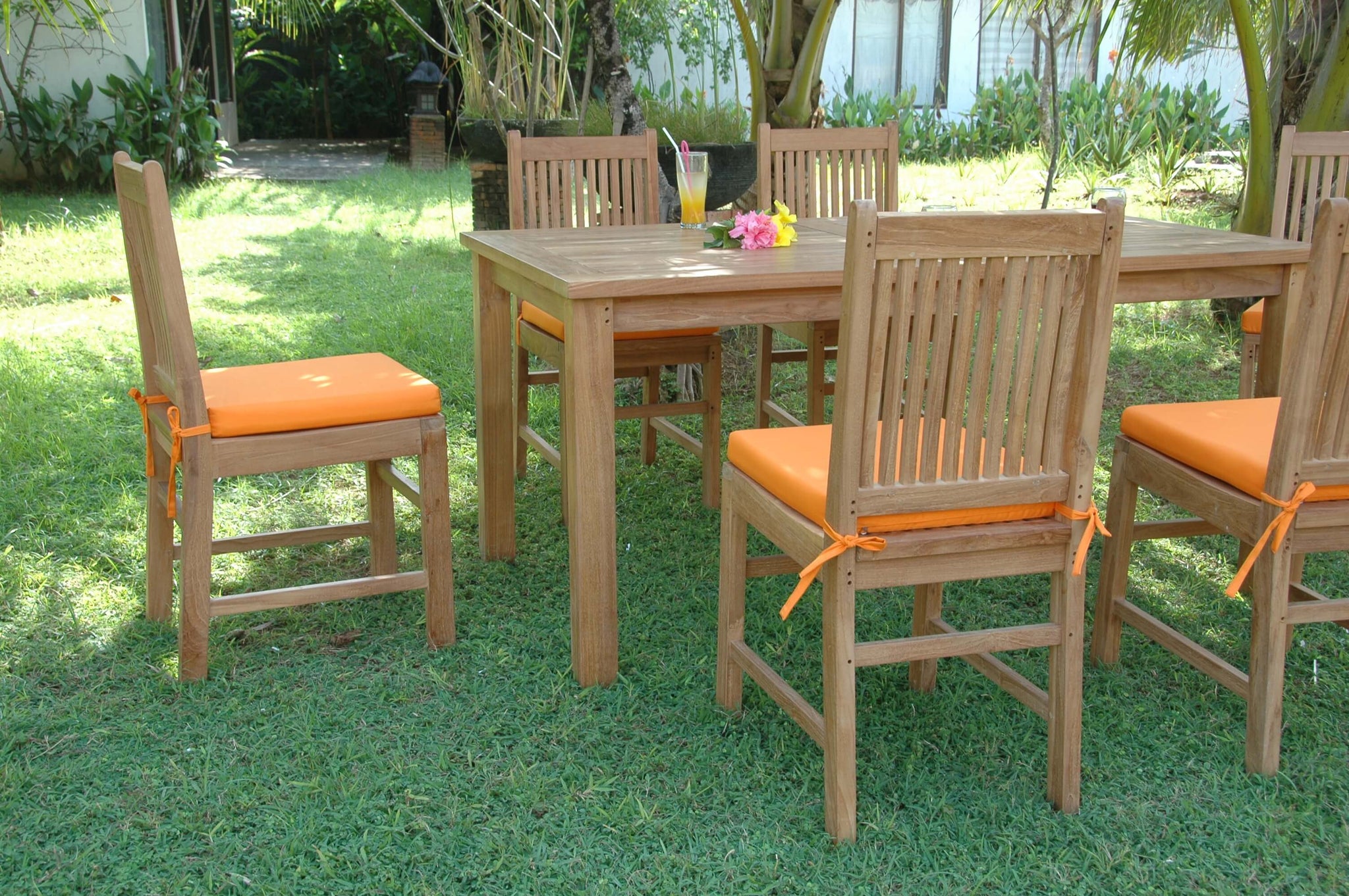 Montage Saratoga Outdoor Dining Set