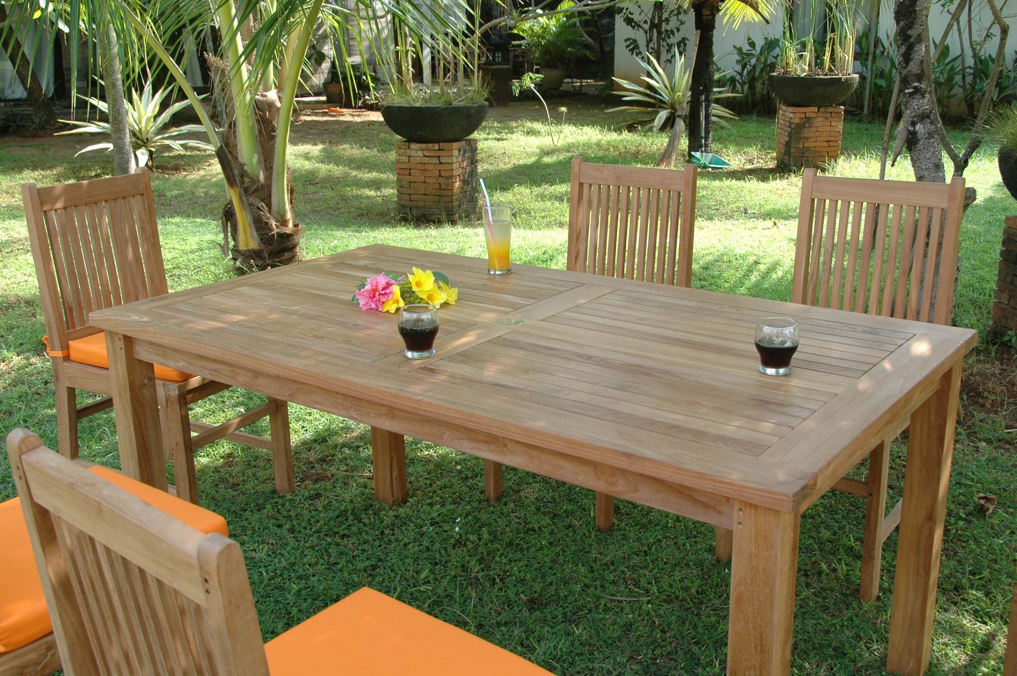 Montage Saratoga Outdoor Dining Set